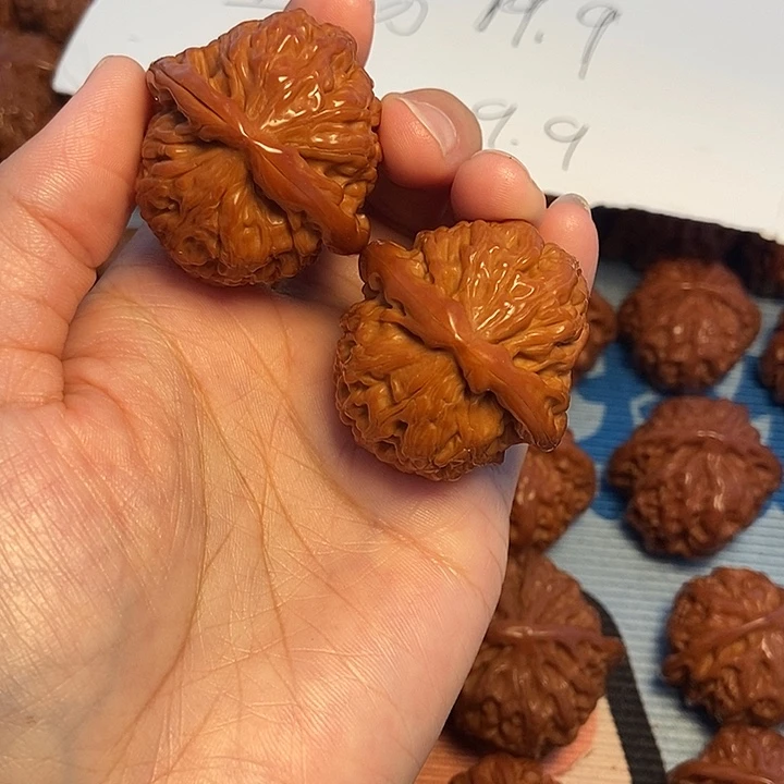 文玩核桃吊坠38白狮子