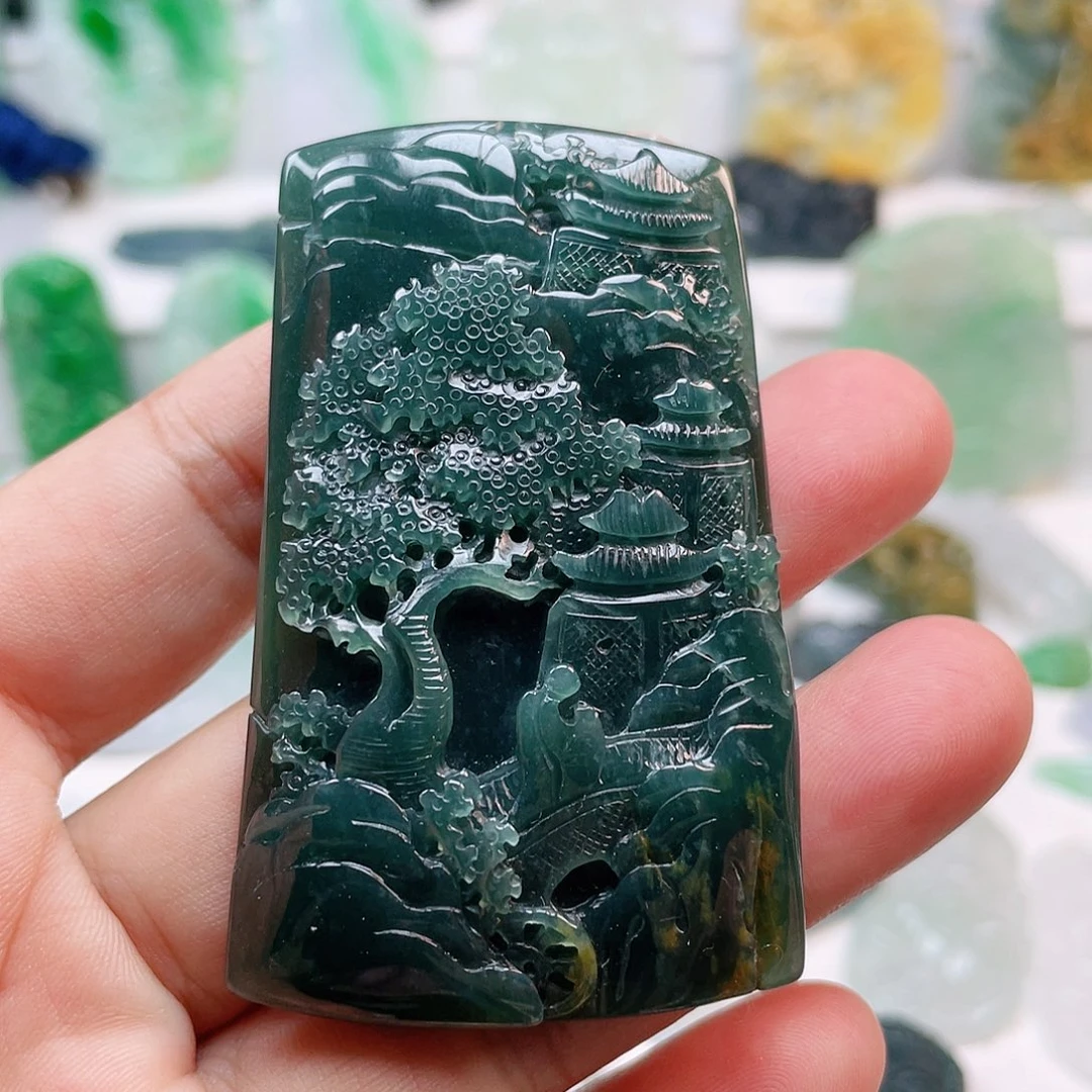 翡翠颈饰未镶嵌山水