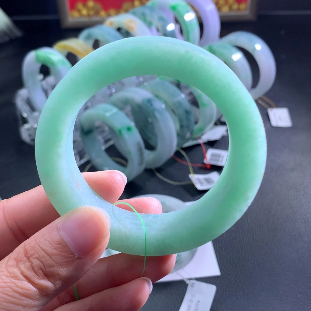 定制翡翠未镶嵌翡翠手镯