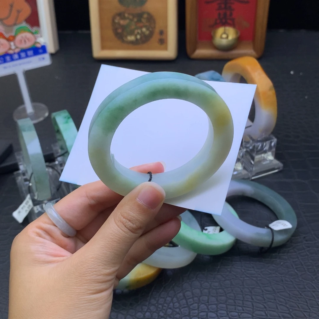 定制翡翠未镶嵌翡翠手镯