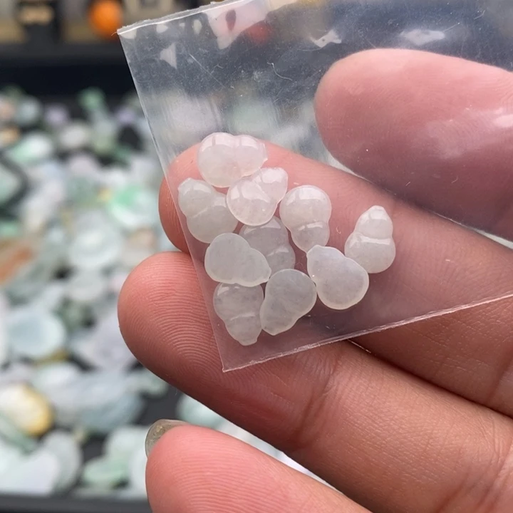 翡翠未镶嵌吊坠(不含链)018