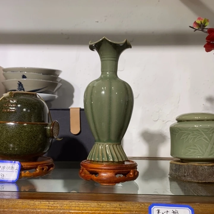 摆件言实的花口瓶花瓶