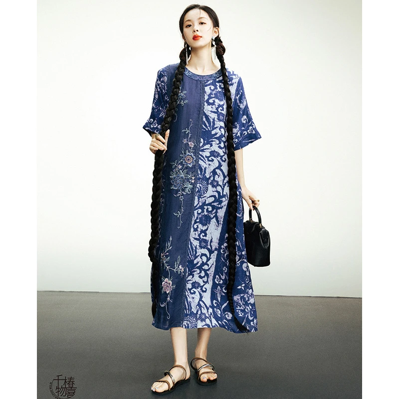 千椿物禧原创2025春季新款新中式复古蓝色圆领刺绣短袖袍子连衣裙