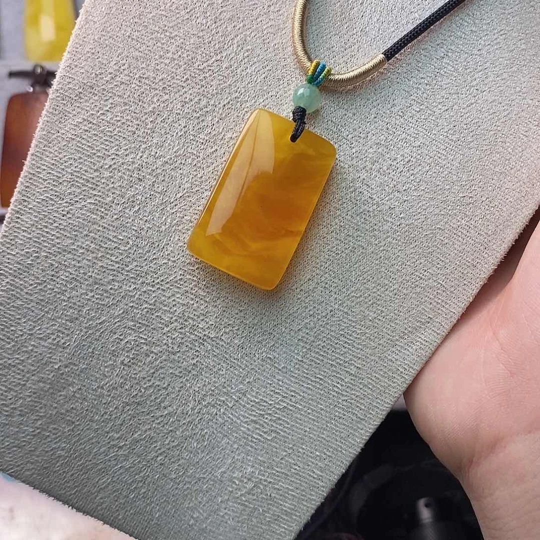 未镶嵌琥珀珠宝奇石