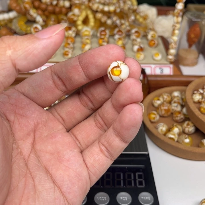 琥珀裸石未镶嵌A****社16号