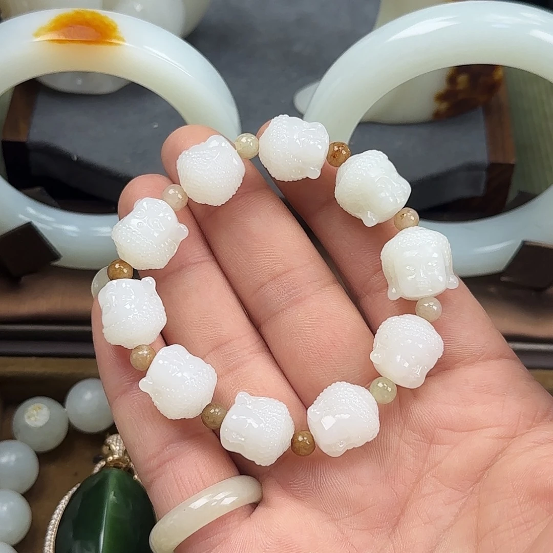 和田玉未镶嵌颈饰俄料小佛头