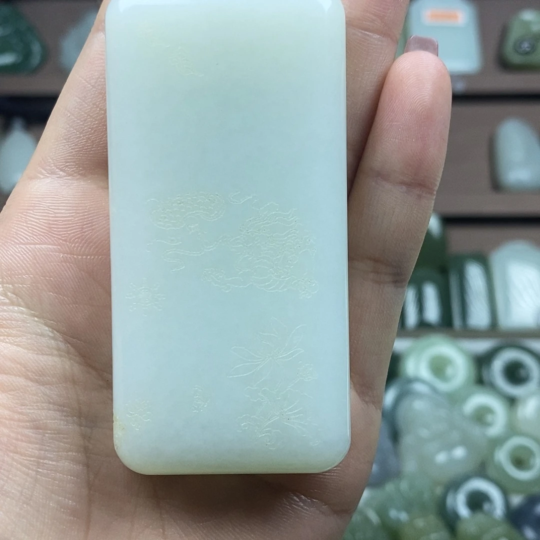 和田玉未镶嵌颈饰无事牌