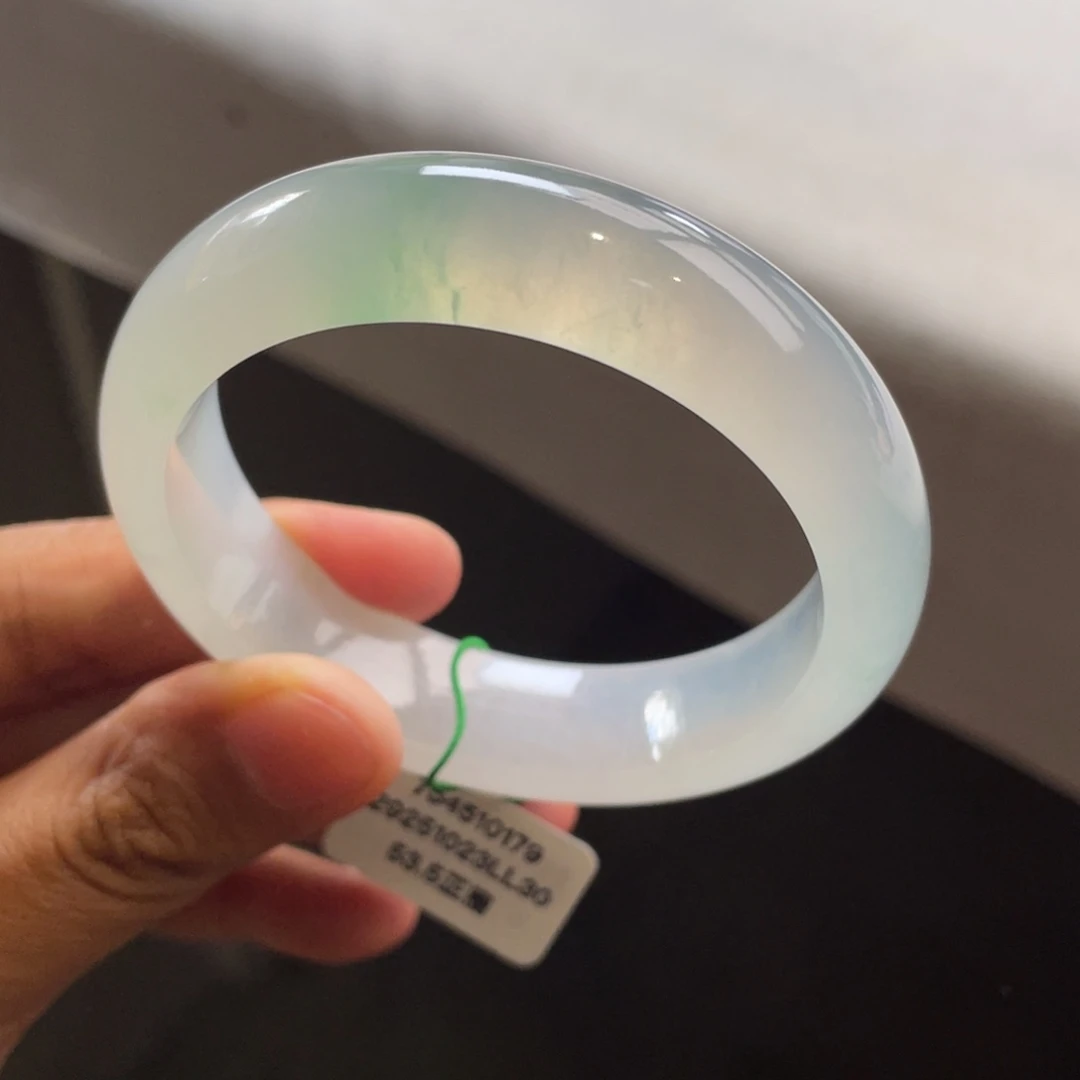 翡翠未镶嵌手镯起光白冰飘绿手镯