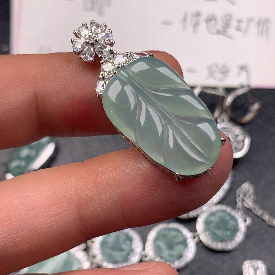 翡翠未镶嵌颈饰叶子