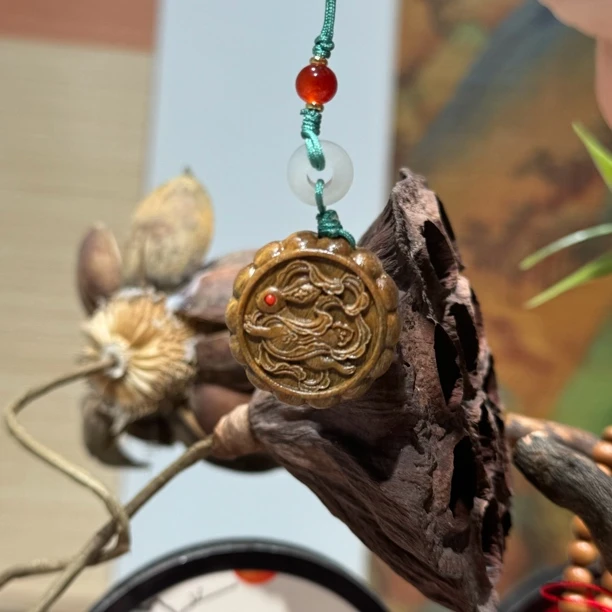 【地大甄选·月兔仙子】绿檀月饼中秋兔子钥匙扣手机链多样性发其一