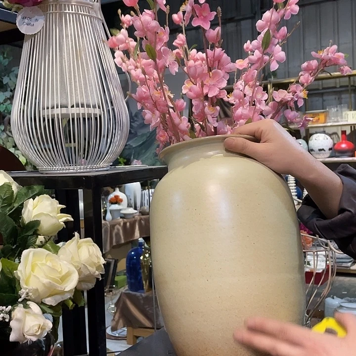 陶瓷花瓶，茶杯茶具。