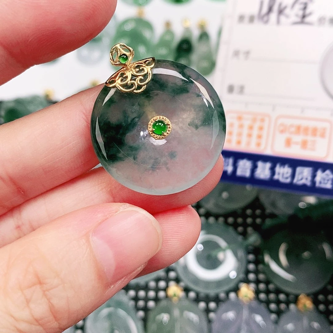 翡翠18K金镶嵌颈饰吊坠