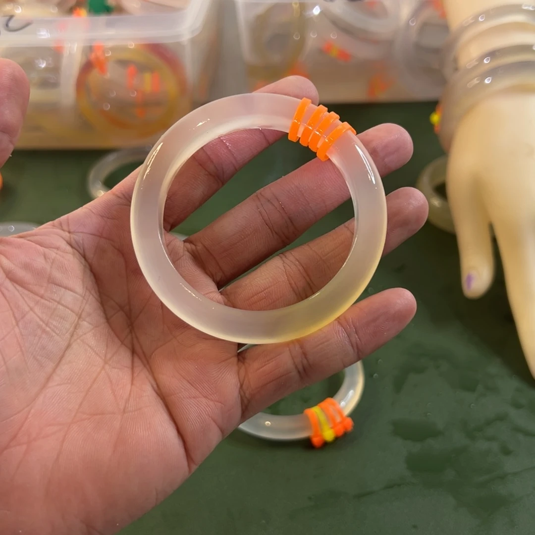 玛瑙/玉髓手镯未镶嵌咖****。