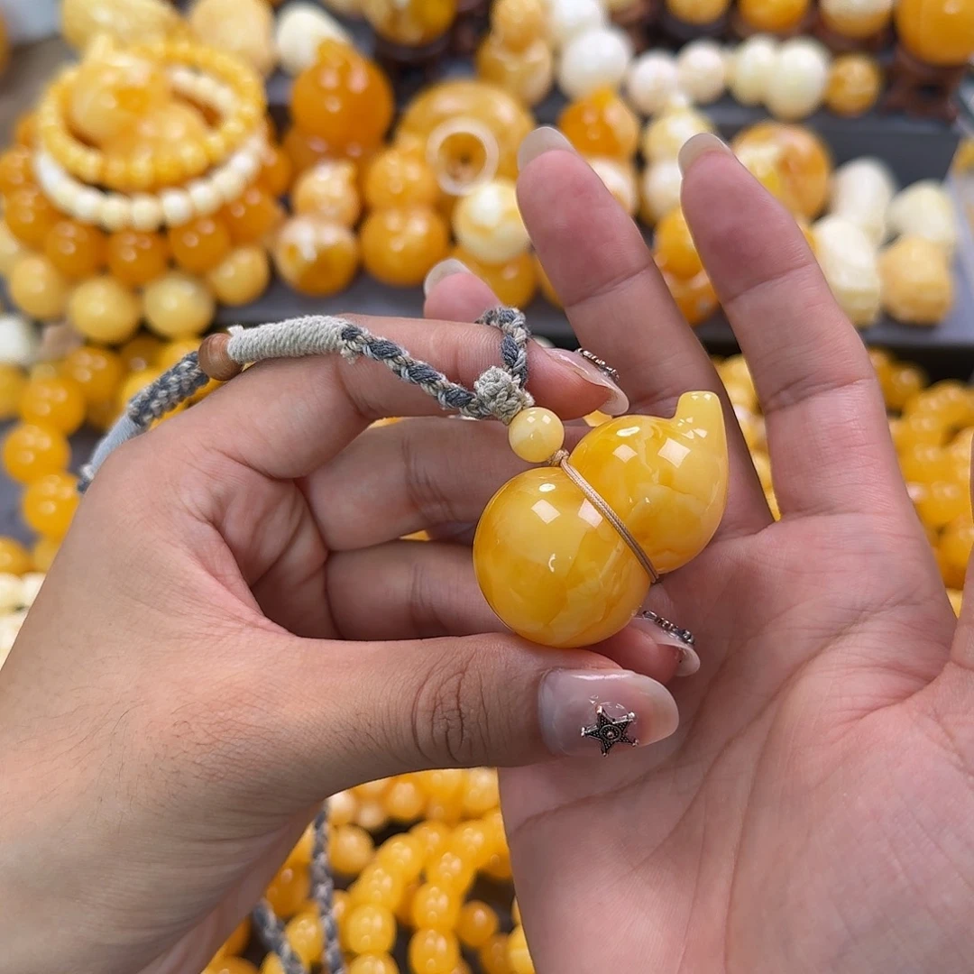 蜜蜡未镶嵌珠宝奇石