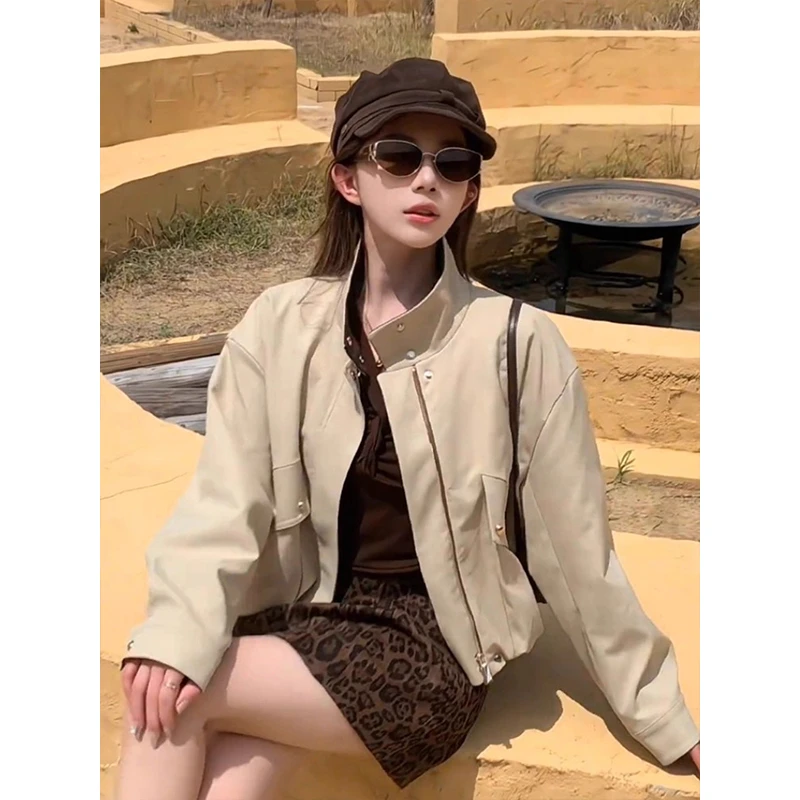 2025秋季新款浅卡其色立领短款外套女休闲时尚百搭工装夹克上衣潮