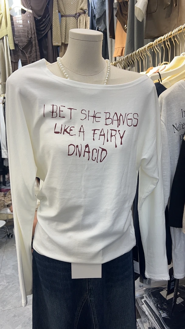 慵懒风长袖时尚圆领字母印花常规款女士T恤休闲黑色