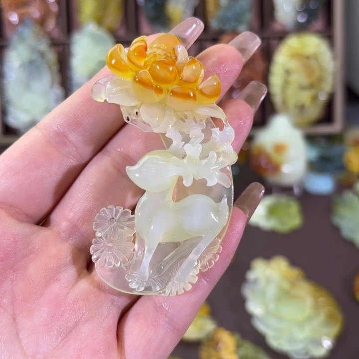 未镶嵌蛇纹石玉颈饰刀***熊