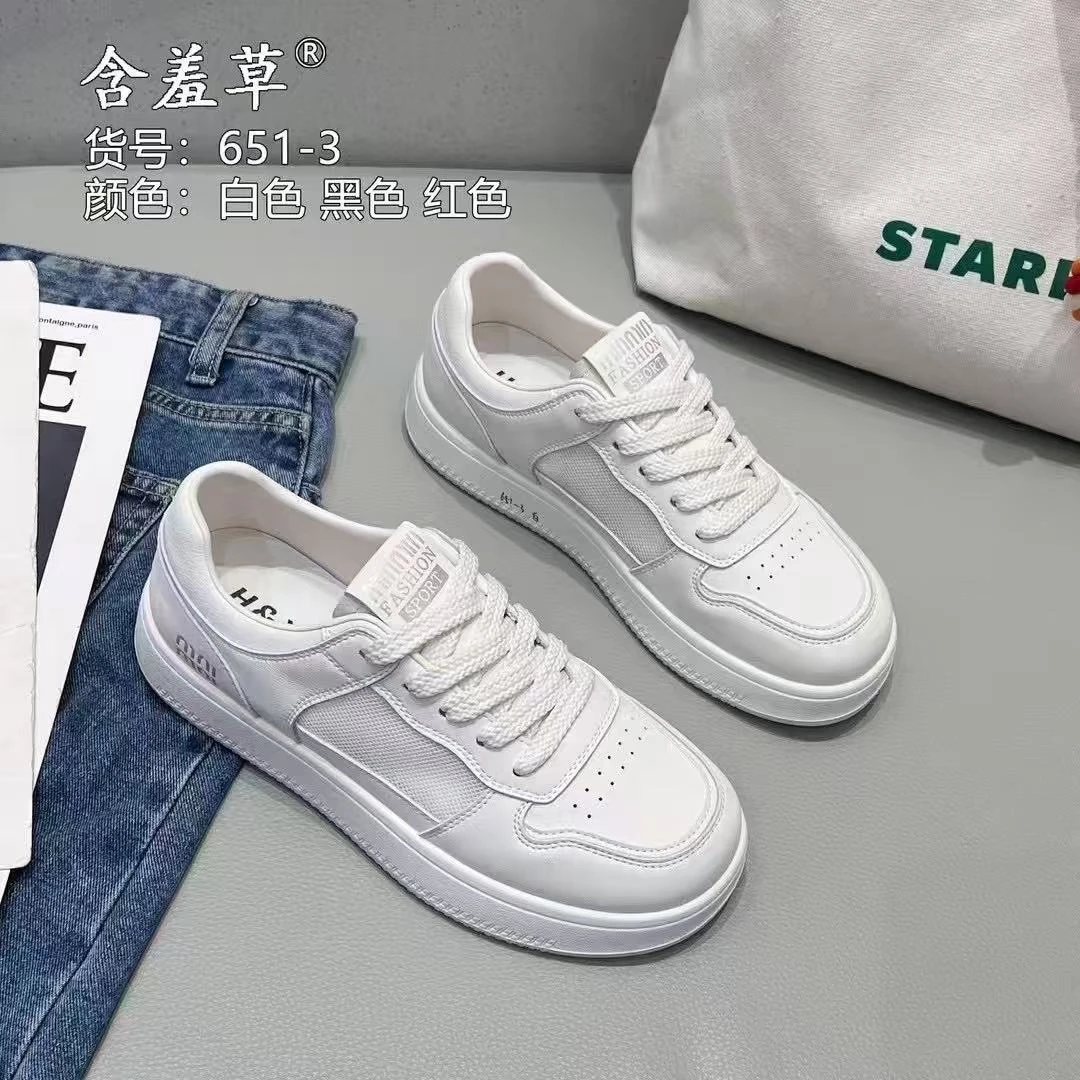 《霞姐服饰》夏季新款小白鞋女皮面透气休闲板鞋百搭货号：651