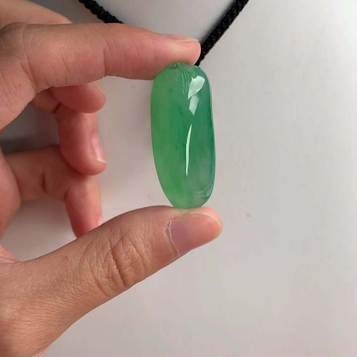 翡翠挂件未镶嵌….