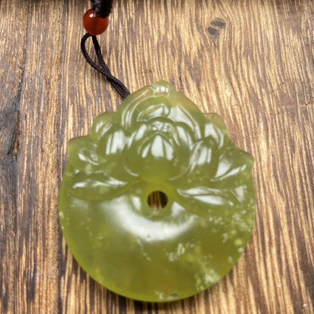 岫玉莲花平安扣挂件独特玉石吊坠