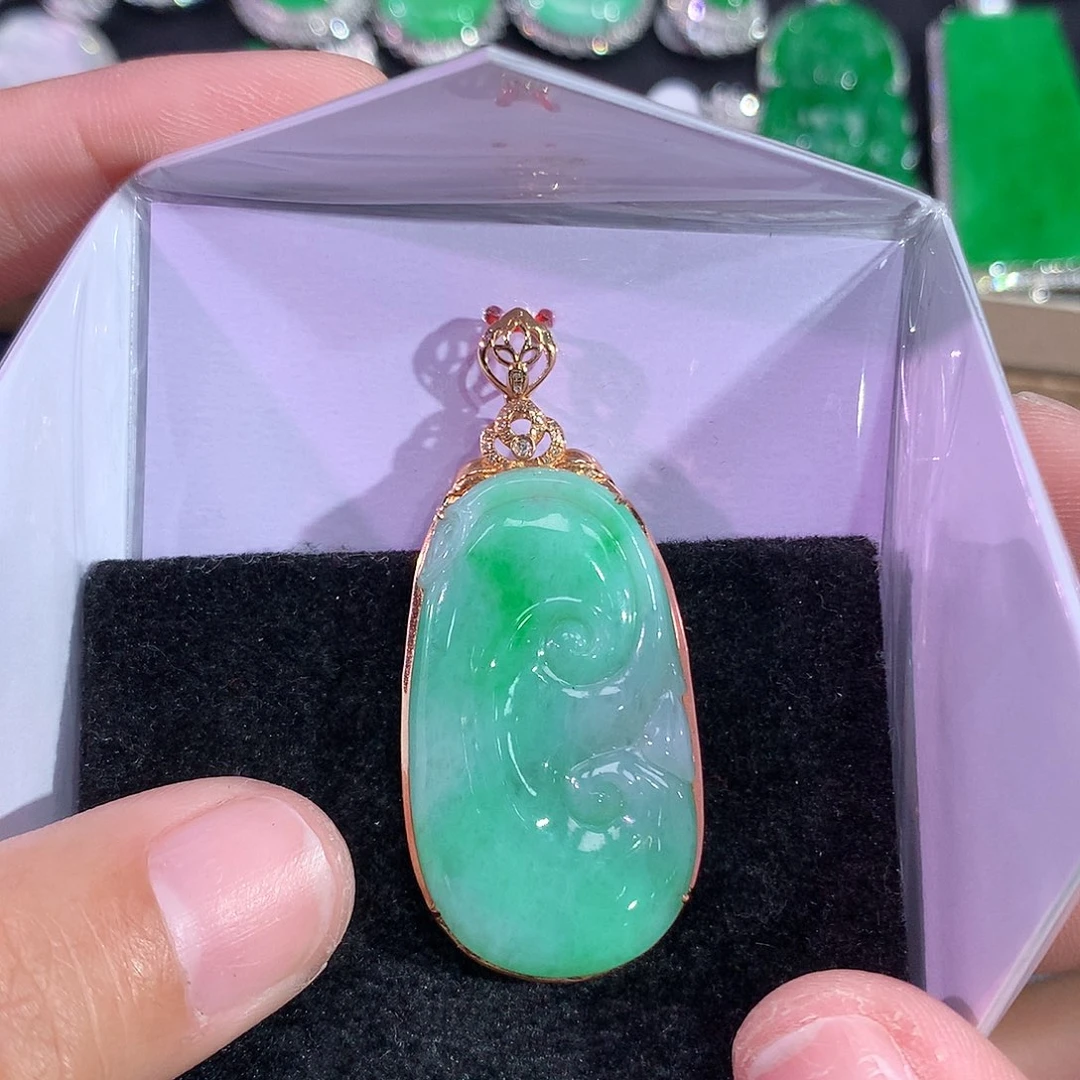 翡翠吊坠(赠链)18K金镶嵌