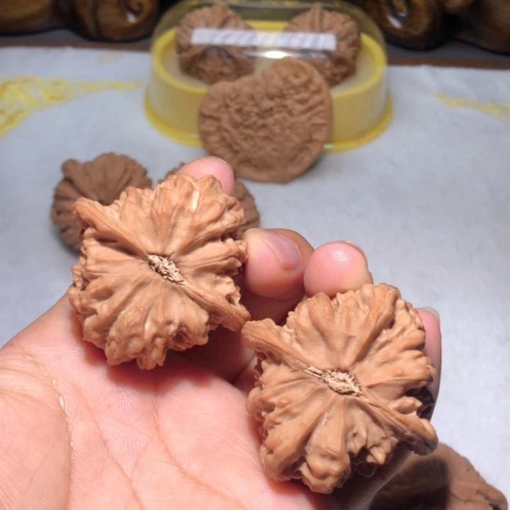 麦***员把件文玩核桃44火焰马蹄