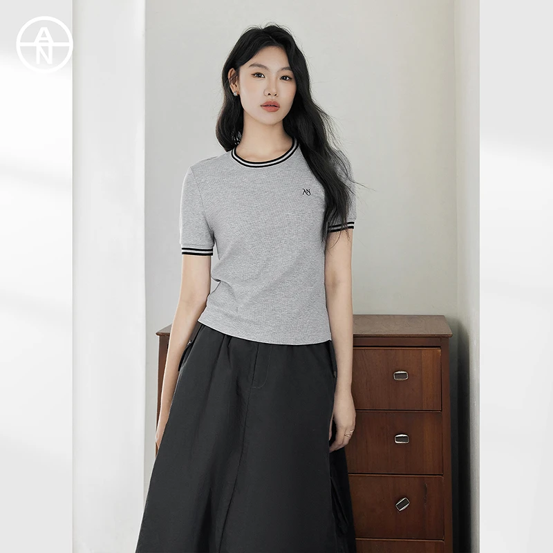 AN大码女装设计感正肩短袖T恤夏季胖mm显瘦撞色拼接刺绣圆领上衣