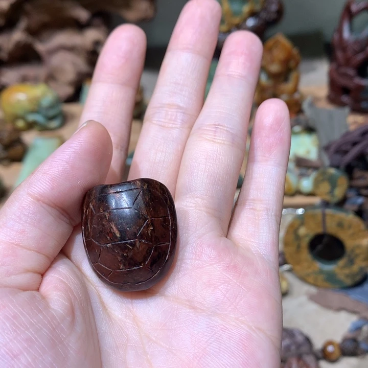 未镶嵌岫岩河磨玉（透闪石质玉）挂件