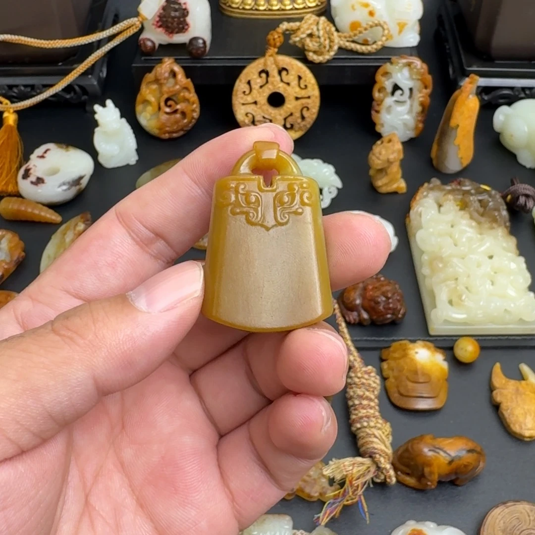 文***锅和田玉（糖玉）未镶嵌颈饰