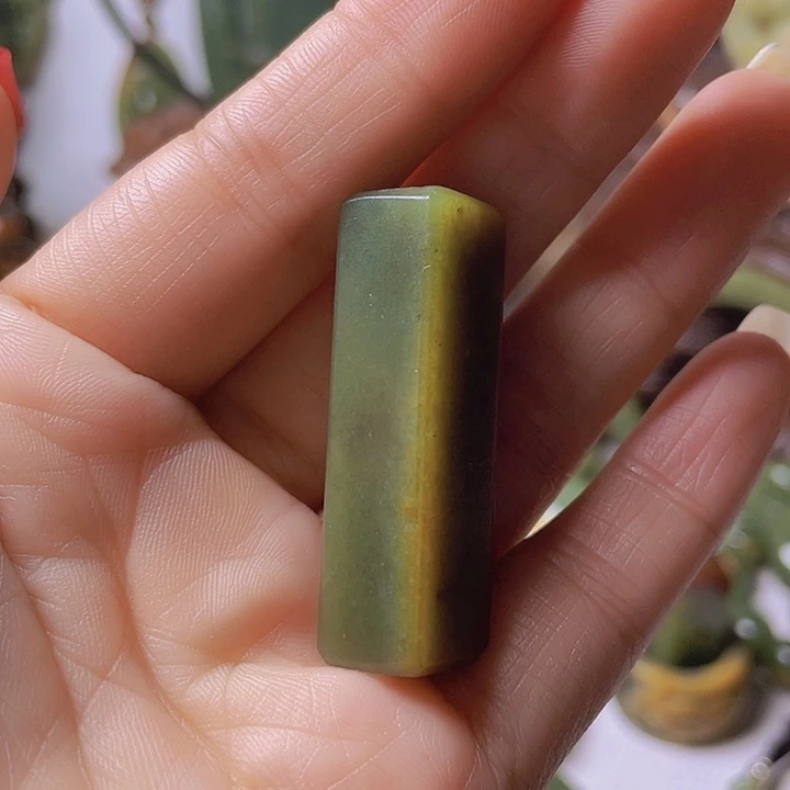 未镶嵌岫岩河磨玉（透闪石质玉）挂件