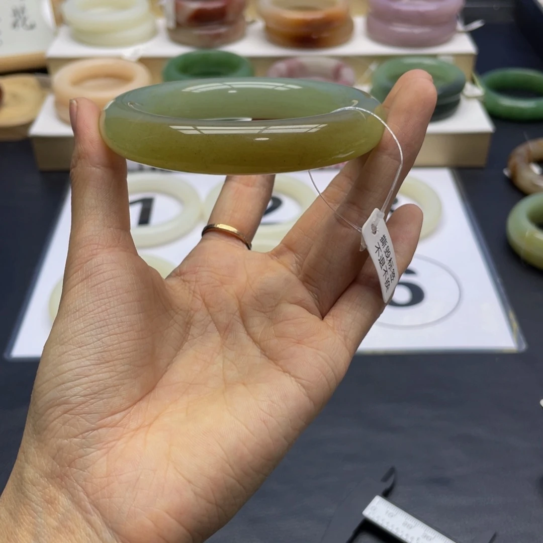 冰***芦石英质玉未镶嵌手镯