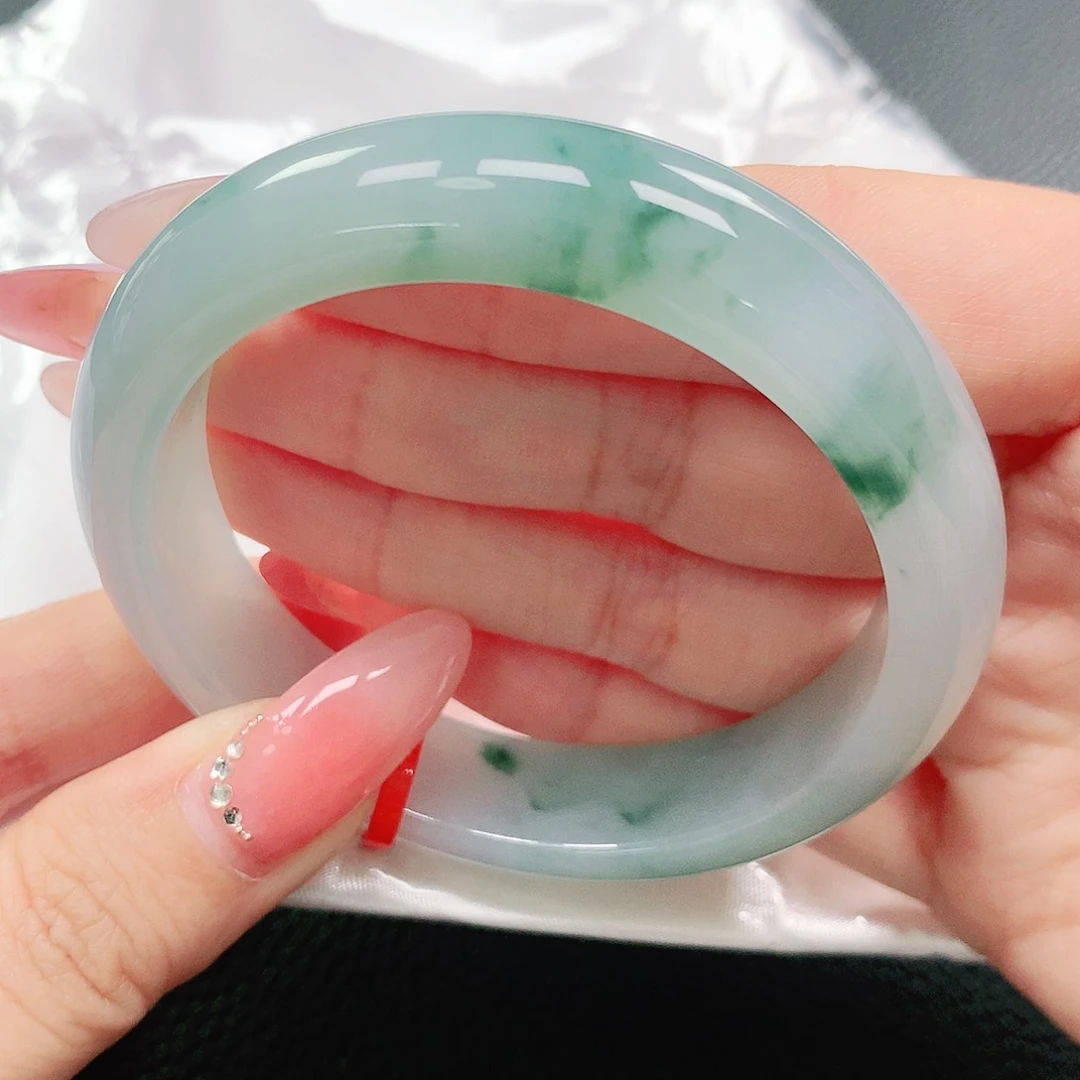 翡翠手镯未镶嵌55圈