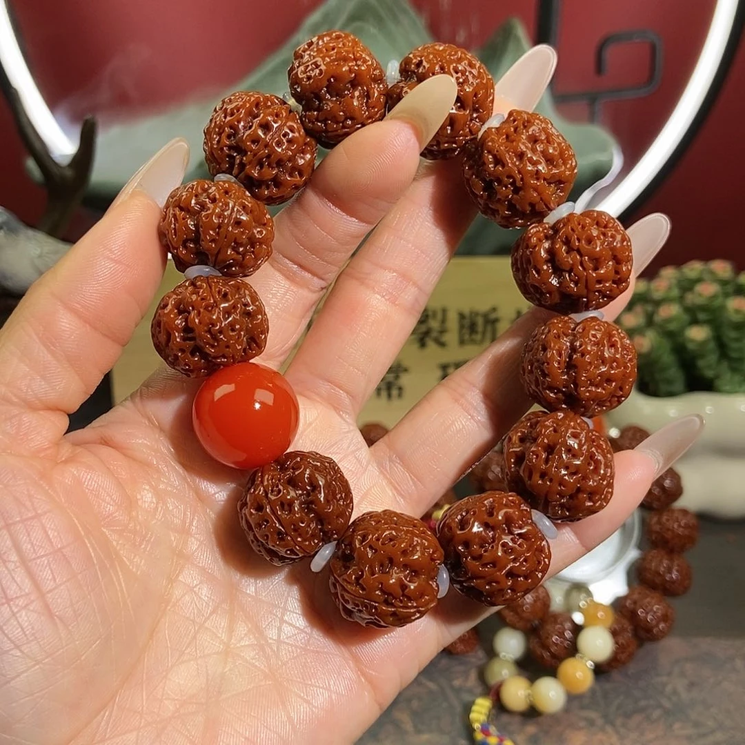金刚菩提吊坠520红。