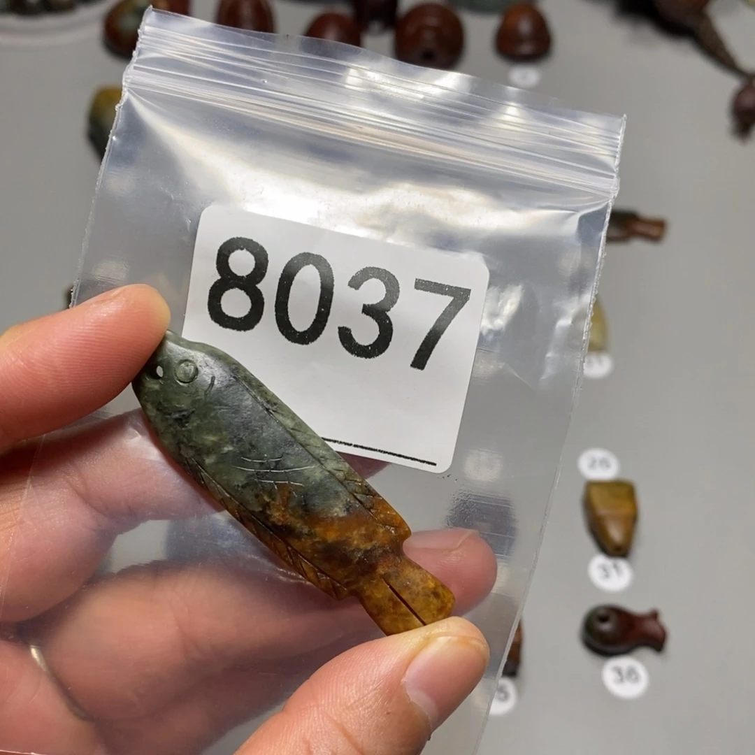 颈饰未镶嵌透闪石质玉?****?