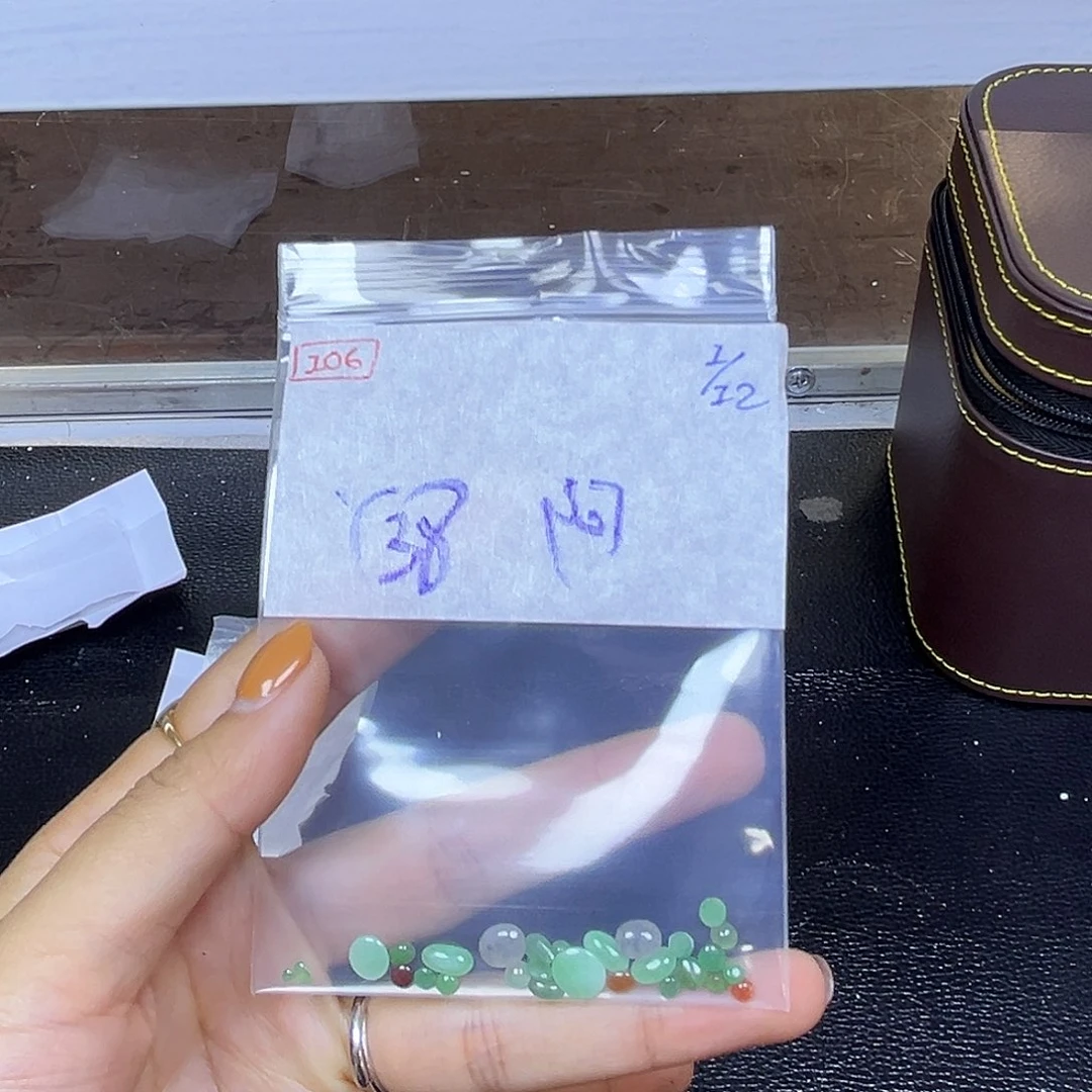 阿***莲定制翡翠未镶嵌翡翠