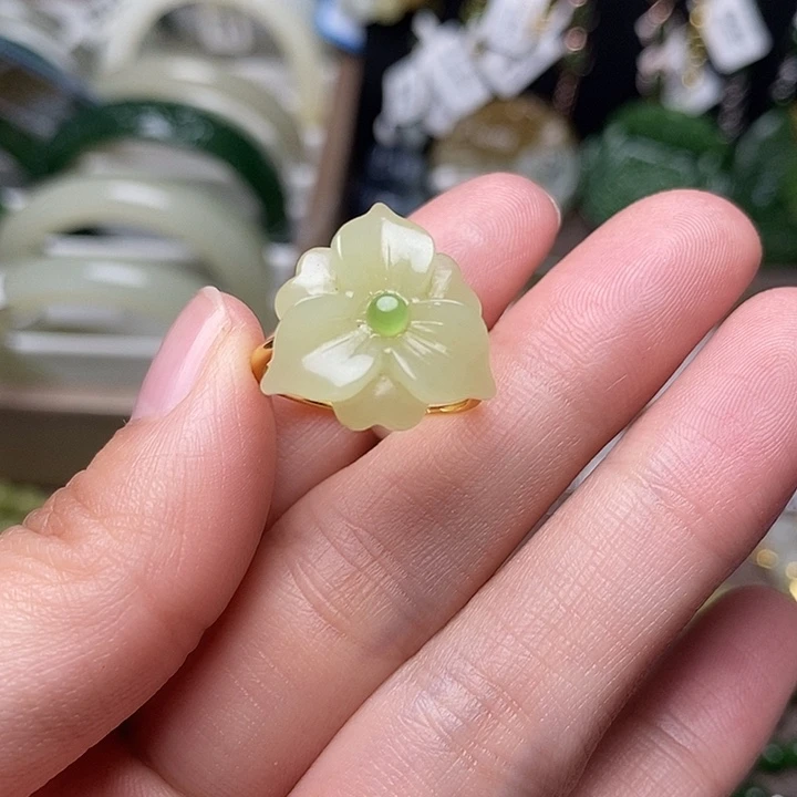 小***妇和田玉银S925镶嵌戒指