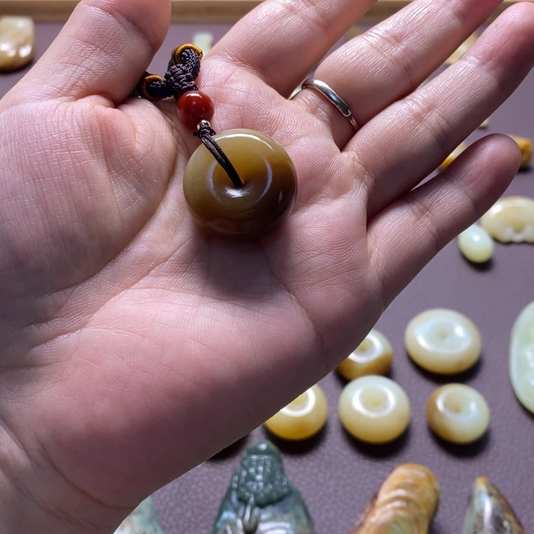 影***子和田玉（糖玉）未镶嵌颈饰