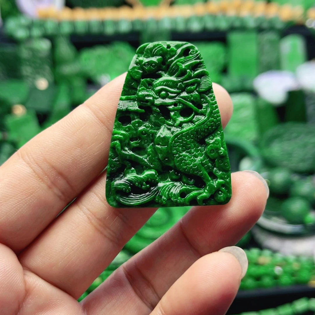 翡翠未镶嵌颈饰吊坠