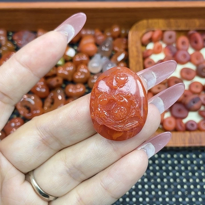 南红玛瑙未镶嵌颈饰吊坠