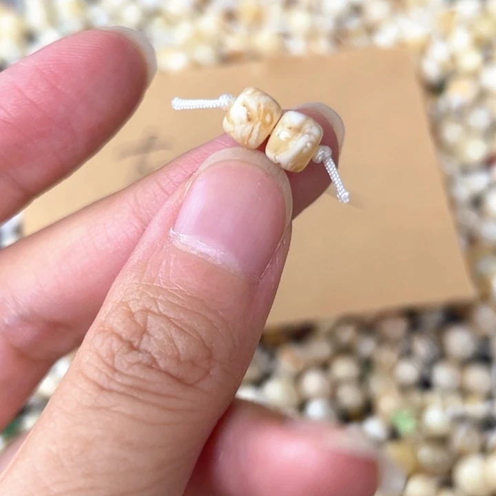 裸石蜜蜡未镶嵌6.6mm一对