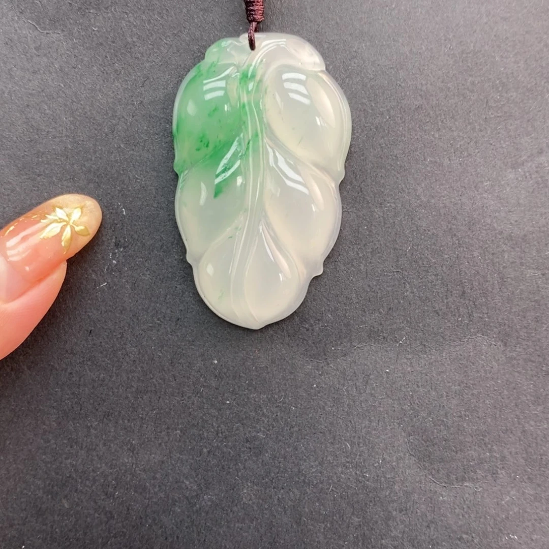 石英质玉未镶嵌颈饰