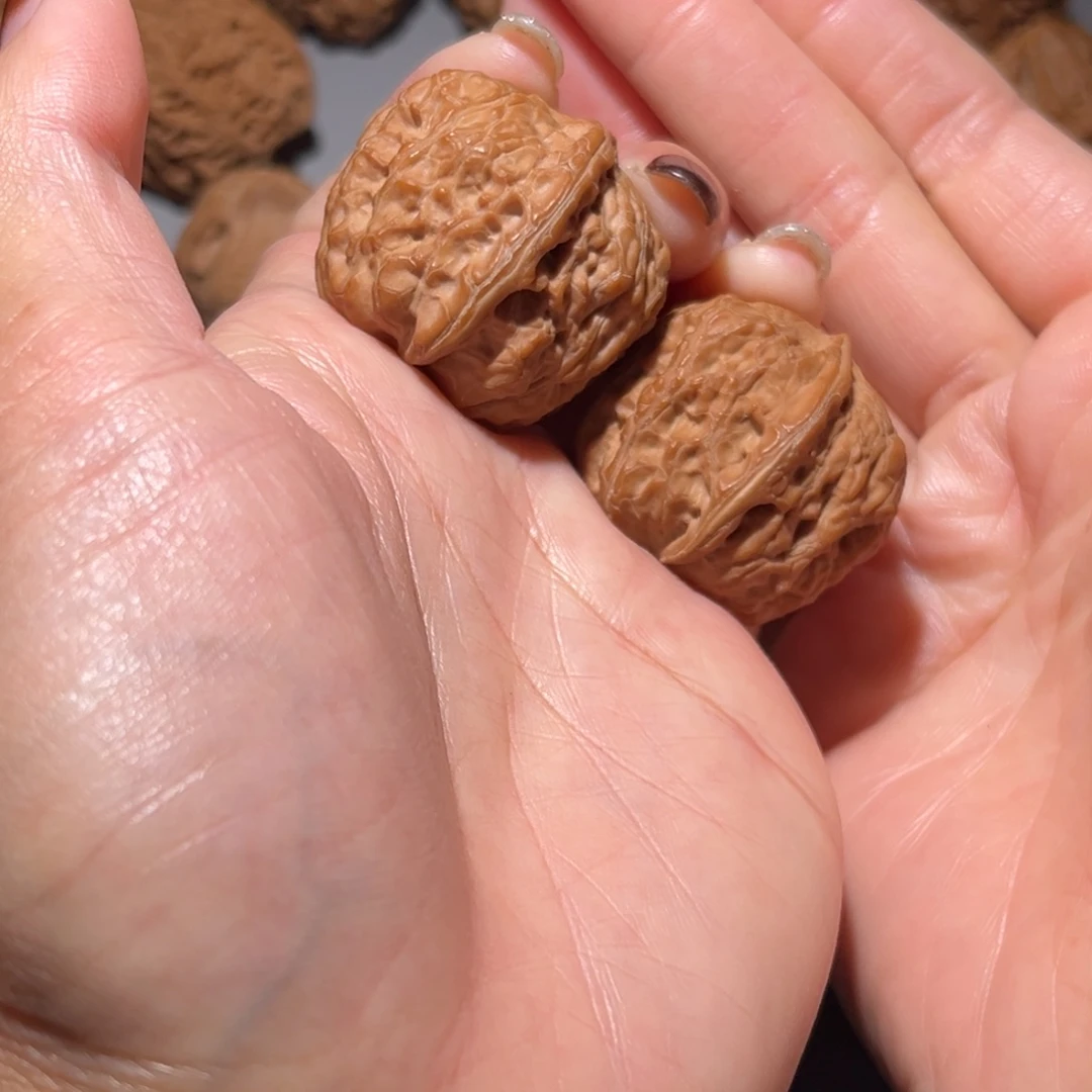 王***胡桃核吊坠野生全品文玩