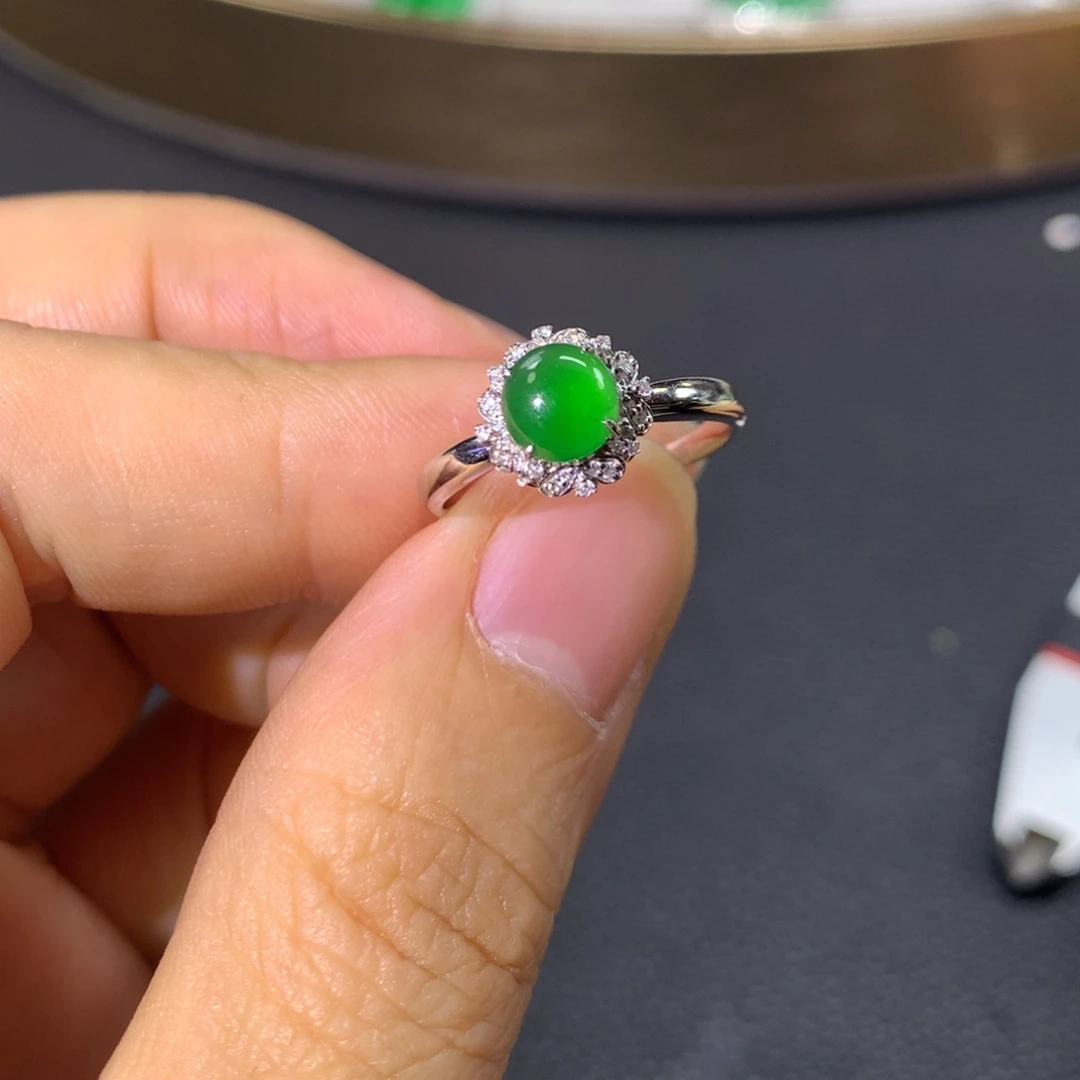 翡翠戒指18K金镶嵌翡翠