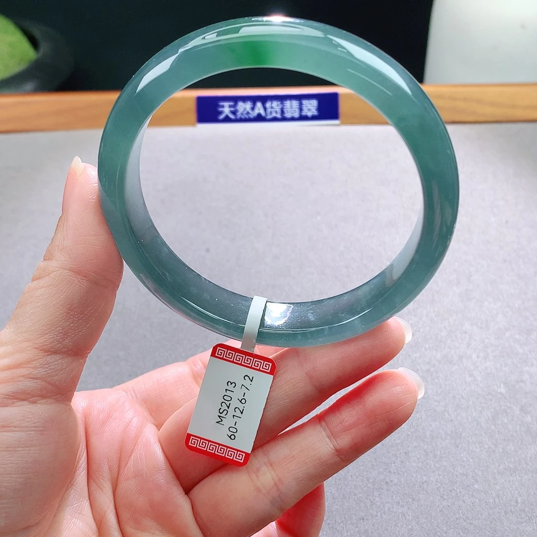 未镶嵌手镯翡翠天然翡翠手镯