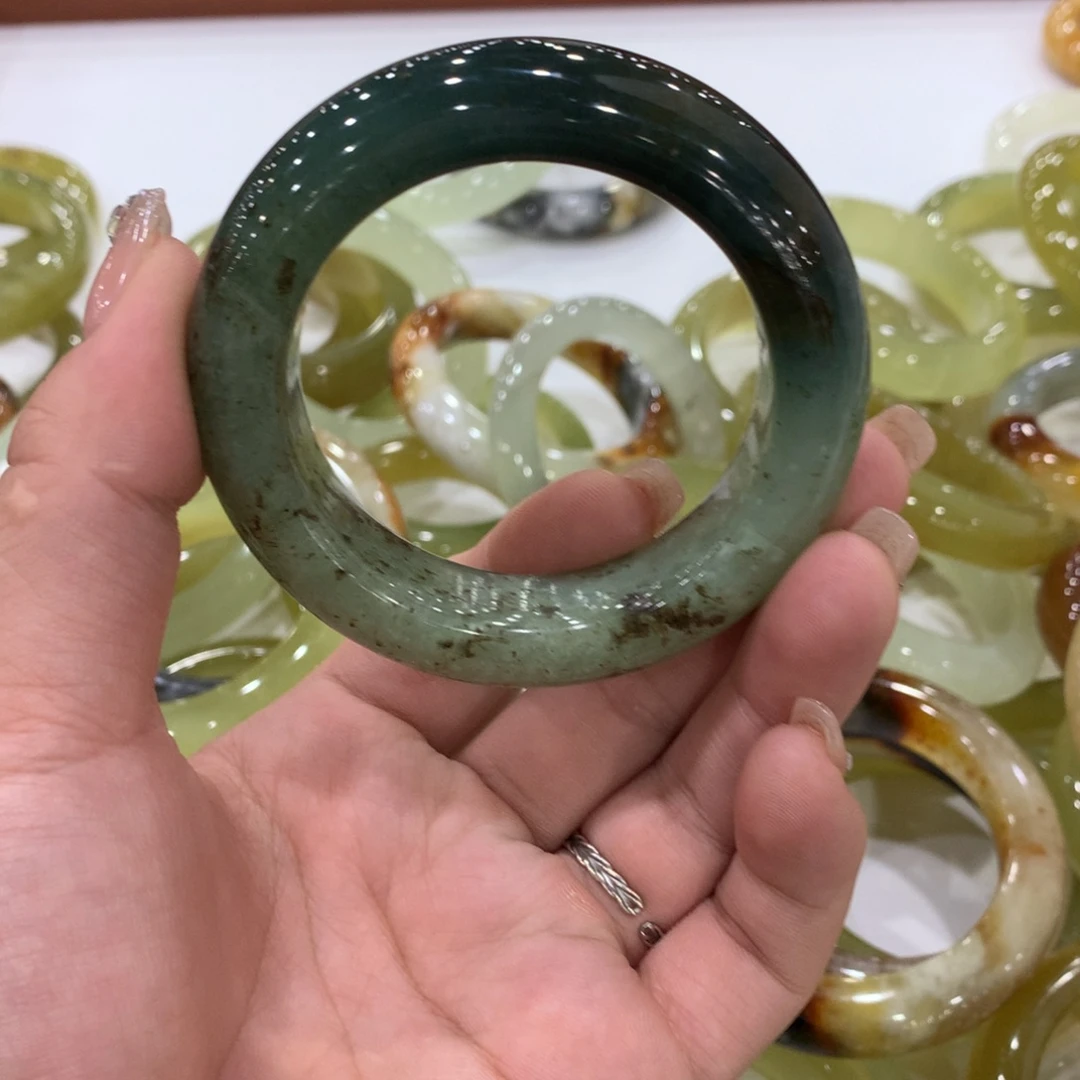 蛇纹石玉未镶嵌手镯