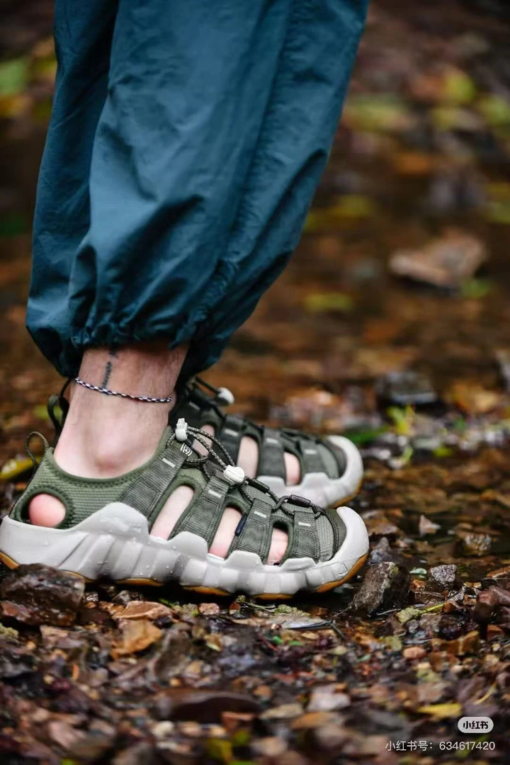 山系户外时尚百搭登山鞋男女情侣轻便透气溯溪凉鞋1