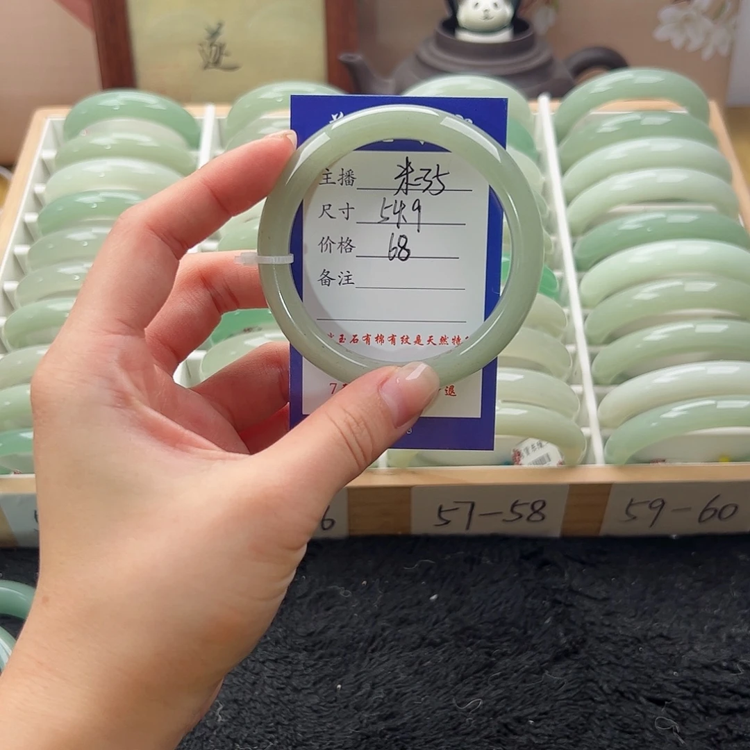 薏***八石英质玉未镶嵌手镯