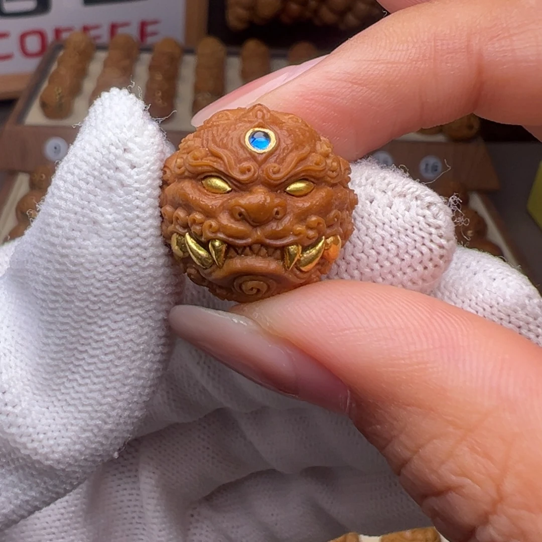 把件猴头核桃精修镶嵌金唐狮全品有正常封口线