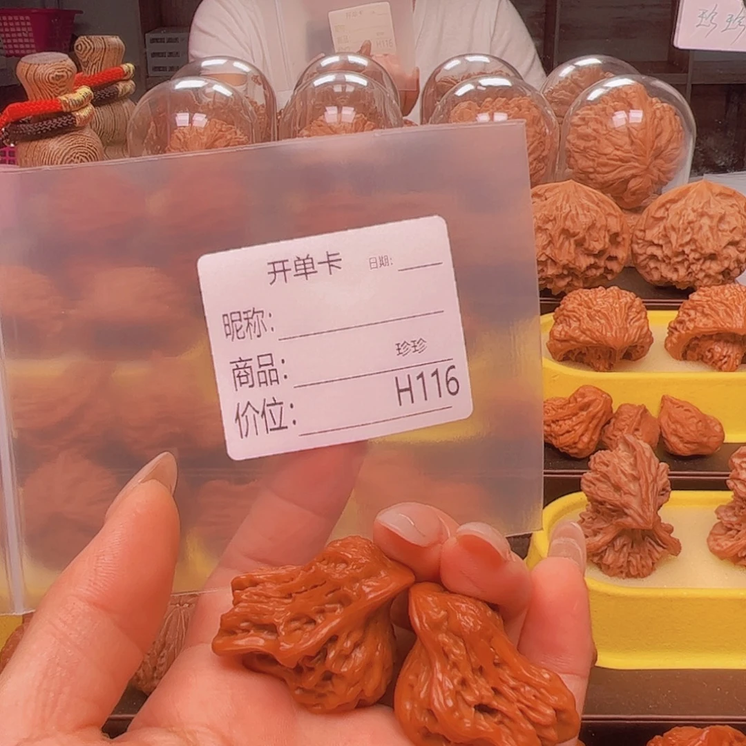 文玩核桃吊坠红鸟