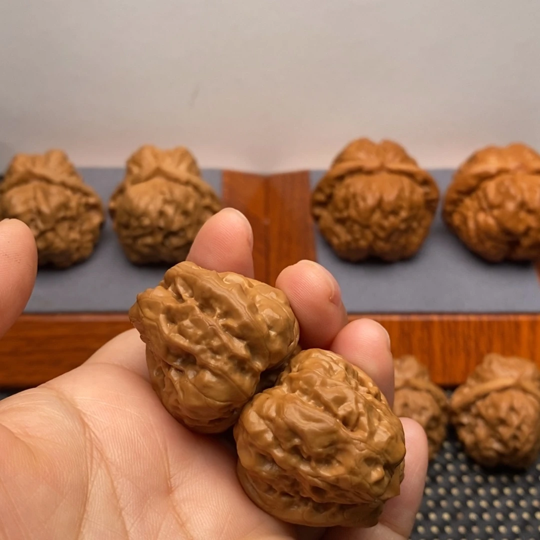 文玩核桃把件三角边30左右